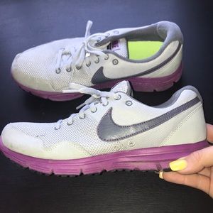 Nike women’s size 7 tennis shoes